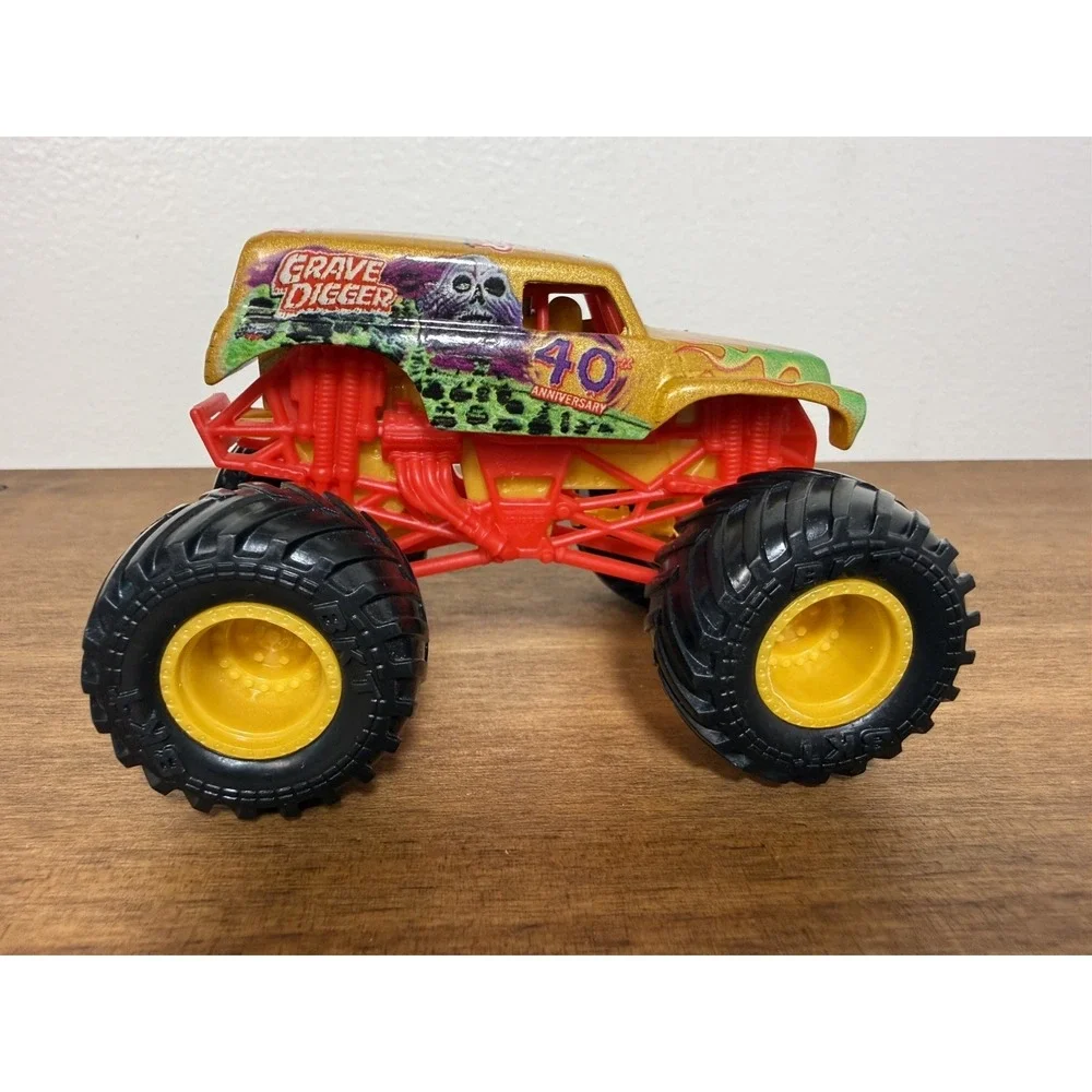 Spin Master Monster Jam Gold 40th Anniversary Exclusive Grave Digger